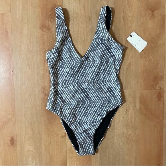 NWT - Leith Excalibur Chevron One Piece Swimsuit - Picture 1 of 5